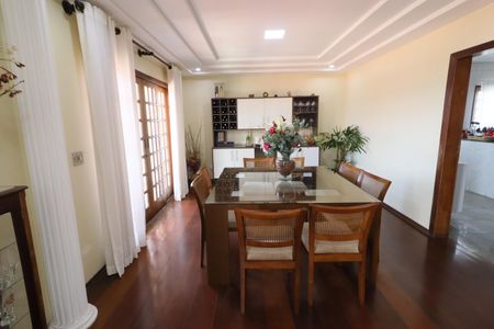 Casa à venda com 424m², 3 quartos e 4 vagasSala