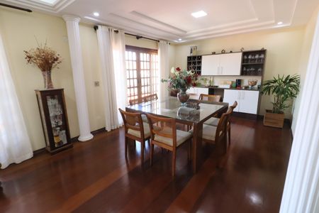Casa à venda com 424m², 3 quartos e 4 vagasSala