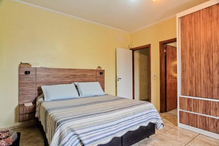 Suíte de casa à venda com 4 quartos, 154m² em Parque Peruche, São Paulo