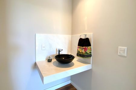 Casa de condomínio para alugar com 512m², 4 quartos e 6 vagasLavabo corredor