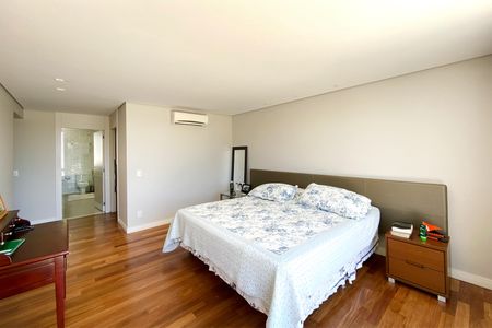 Casa de condomínio para alugar com 512m², 4 quartos e 6 vagasSuite 1