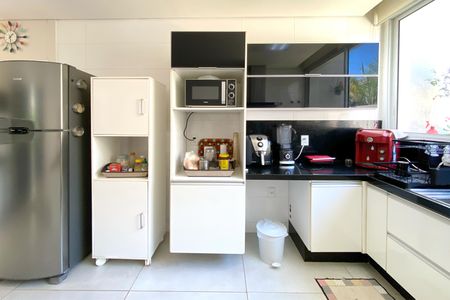 Casa de condomínio para alugar com 512m², 4 quartos e 6 vagasCozinha