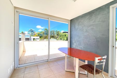 Casa de condomínio para alugar com 512m², 4 quartos e 6 vagasSala de estar cobertura