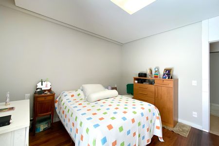 Casa de condomínio para alugar com 512m², 4 quartos e 6 vagasSuite 4