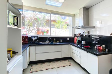 Casa de condomínio para alugar com 512m², 4 quartos e 6 vagasCozinha