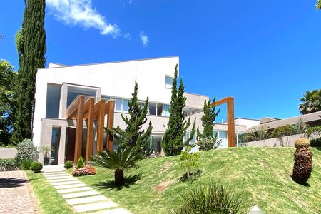 Casa de condomínio para alugar com 512m², 4 quartos e 6 vagasFachada