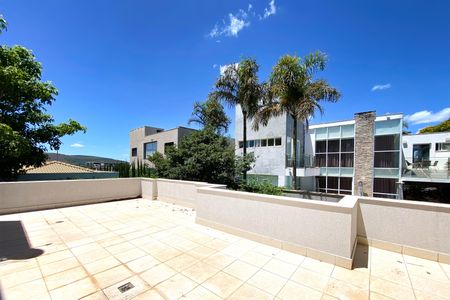 Casa de condomínio para alugar com 512m², 4 quartos e 6 vagasPátio