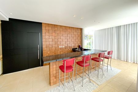 Casa de condomínio para alugar com 512m², 4 quartos e 6 vagasBar