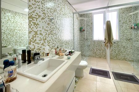 Casa de condomínio para alugar com 512m², 4 quartos e 6 vagasBanheiro da Suíte 4