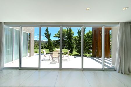 Casa de condomínio para alugar com 512m², 4 quartos e 6 vagasDetalhe da Sala