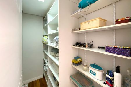 Casa de condomínio para alugar com 512m², 4 quartos e 6 vagasRouparia