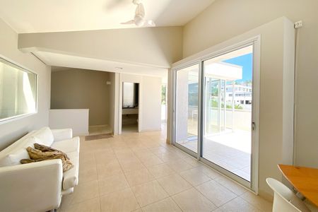 Casa de condomínio para alugar com 512m², 4 quartos e 6 vagasSala de estar cobertura