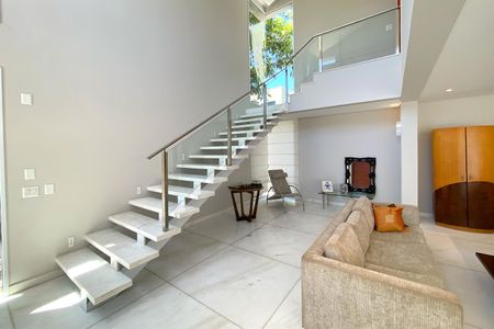 Casa de condomínio para alugar com 512m², 4 quartos e 6 vagasHall da escada