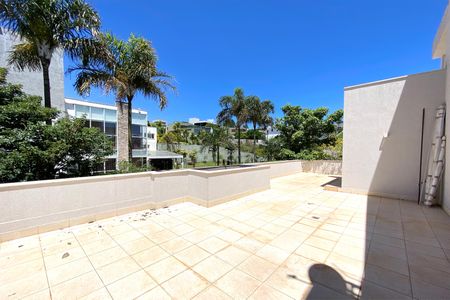 Casa de condomínio para alugar com 512m², 4 quartos e 6 vagasPátio