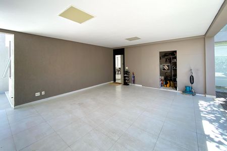 Casa de condomínio para alugar com 512m², 4 quartos e 6 vagasGaragem