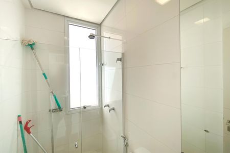 Casa de condomínio para alugar com 512m², 4 quartos e 6 vagasBanheiro de serviço