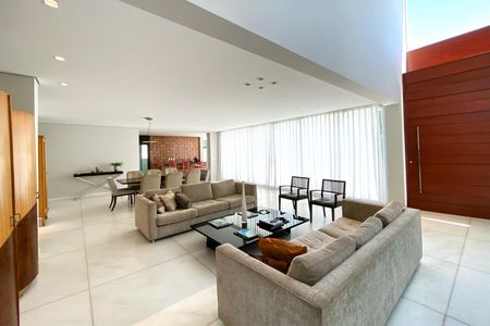 Casa de condomínio para alugar com 512m², 4 quartos e 6 vagasSala