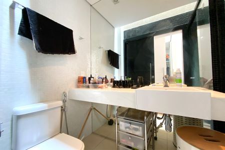 Casa de condomínio para alugar com 512m², 4 quartos e 6 vagasBanheiro da Suíte 3