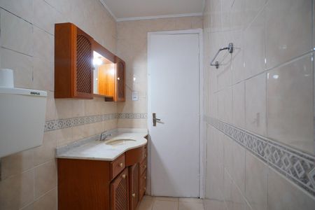 Banheiro  de apartamento para alugar com 1 quarto, 43m² em Vila Ipiranga, Porto Alegre