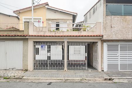 Casa à venda com 125m², 2 quartos e 2 vagas Casa à venda com 125m², 2 quartos e 2 vagasFachada