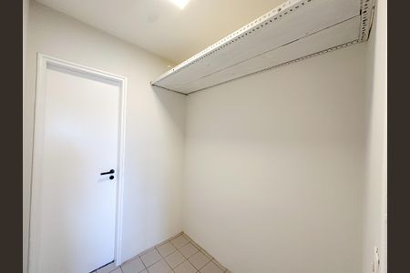 Apartamento à venda com 103m², 4 quartos e 2 vagas Apartamento à venda com 103m², 4 quartos e 2 vagasQuarto de Serviço