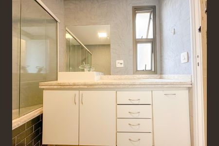 Apartamento à venda com 103m², 4 quartos e 2 vagas Apartamento à venda com 103m², 4 quartos e 2 vagasBanheiro Suíte