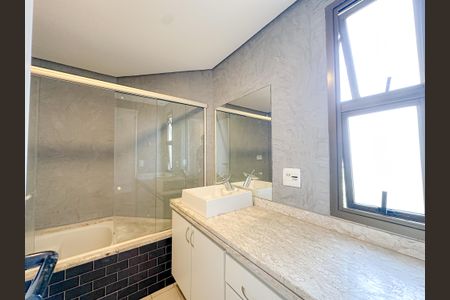 Apartamento à venda com 103m², 4 quartos e 2 vagas Apartamento à venda com 103m², 4 quartos e 2 vagasBanheiro Suíte