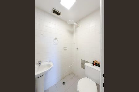 Apartamento à venda com 103m², 4 quartos e 2 vagas Apartamento à venda com 103m², 4 quartos e 2 vagasBanheiro de Serviço