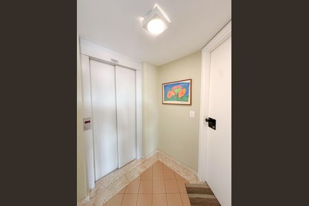 Apartamento à venda com 103m², 4 quartos e 2 vagas Apartamento à venda com 103m², 4 quartos e 2 vagasHall