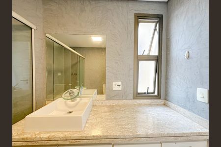 Apartamento à venda com 103m², 4 quartos e 2 vagas Apartamento à venda com 103m², 4 quartos e 2 vagasBanheiro Suíte