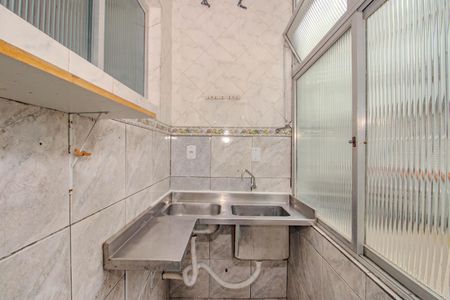 Apartamento para alugar com 75m², 2 quartos e sem vagaCozinha e Área de Serviço