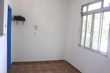 Casa para alugar com 90m², 2 quartos e 1 vagaÁrea de serviço 