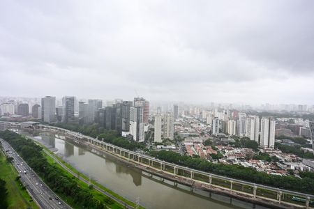 Apartamento à venda com 186m², 3 quartos e 3 vagasVista da Suíte 1