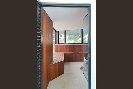 Casa à venda com 630m², 4 quartos e 5 vagasSauna