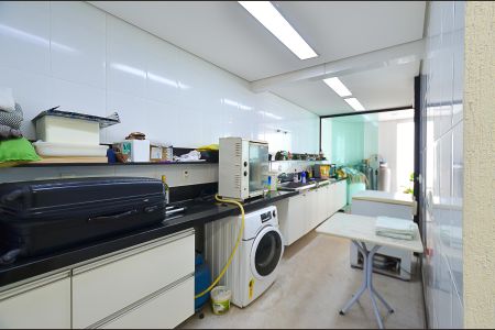 Casa à venda com 630m², 4 quartos e 5 vagasLavanderia