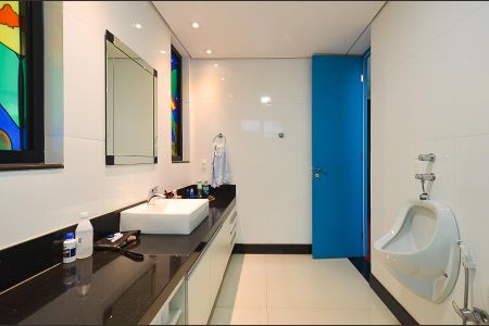 Casa à venda com 630m², 4 quartos e 5 vagasBanheiro Social