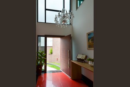 Casa à venda com 630m², 4 quartos e 5 vagasEntrada