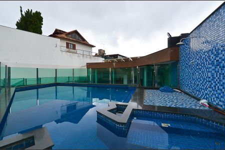 Casa à venda com 630m², 4 quartos e 5 vagasÁrea da Piscina