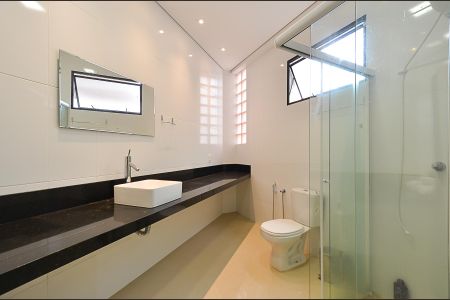 Casa à venda com 630m², 4 quartos e 5 vagasBanheiro Suíte 3