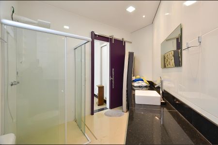 Casa à venda com 630m², 4 quartos e 5 vagasBanheiro Suíte 3