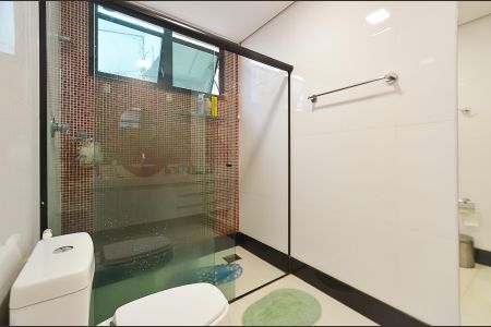 Casa à venda com 630m², 4 quartos e 5 vagasBanheiro Suíte 2