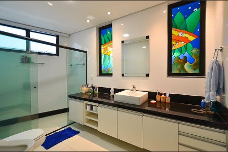 Casa à venda com 630m², 4 quartos e 5 vagasBanheiro Social