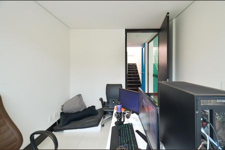 Casa à venda com 630m², 4 quartos e 5 vagasEscritório 2