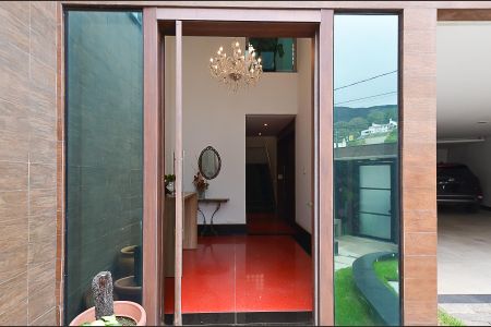 Casa à venda com 630m², 4 quartos e 5 vagasEntrada