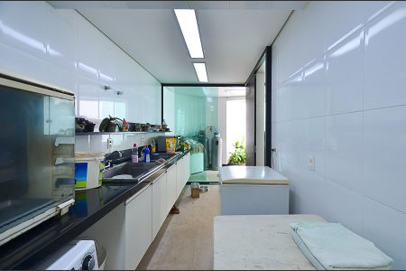 Casa à venda com 630m², 4 quartos e 5 vagasLavanderia