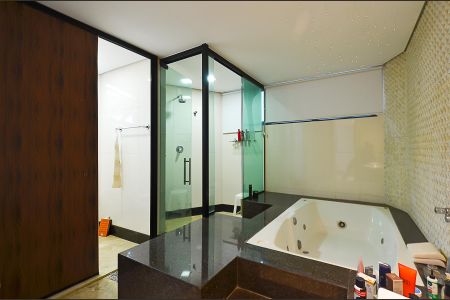 Casa à venda com 630m², 4 quartos e 5 vagasBanheiro Suíte 1