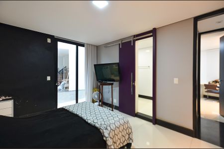 Casa à venda com 630m², 4 quartos e 5 vagasSuíte 2