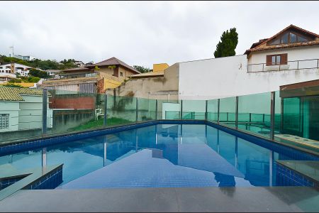 Casa à venda com 630m², 4 quartos e 5 vagasÁrea da Piscina