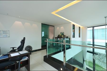 Casa à venda com 630m², 4 quartos e 5 vagasEscritório 1