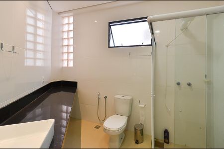 Casa à venda com 630m², 4 quartos e 5 vagasBanheiro Suíte 3